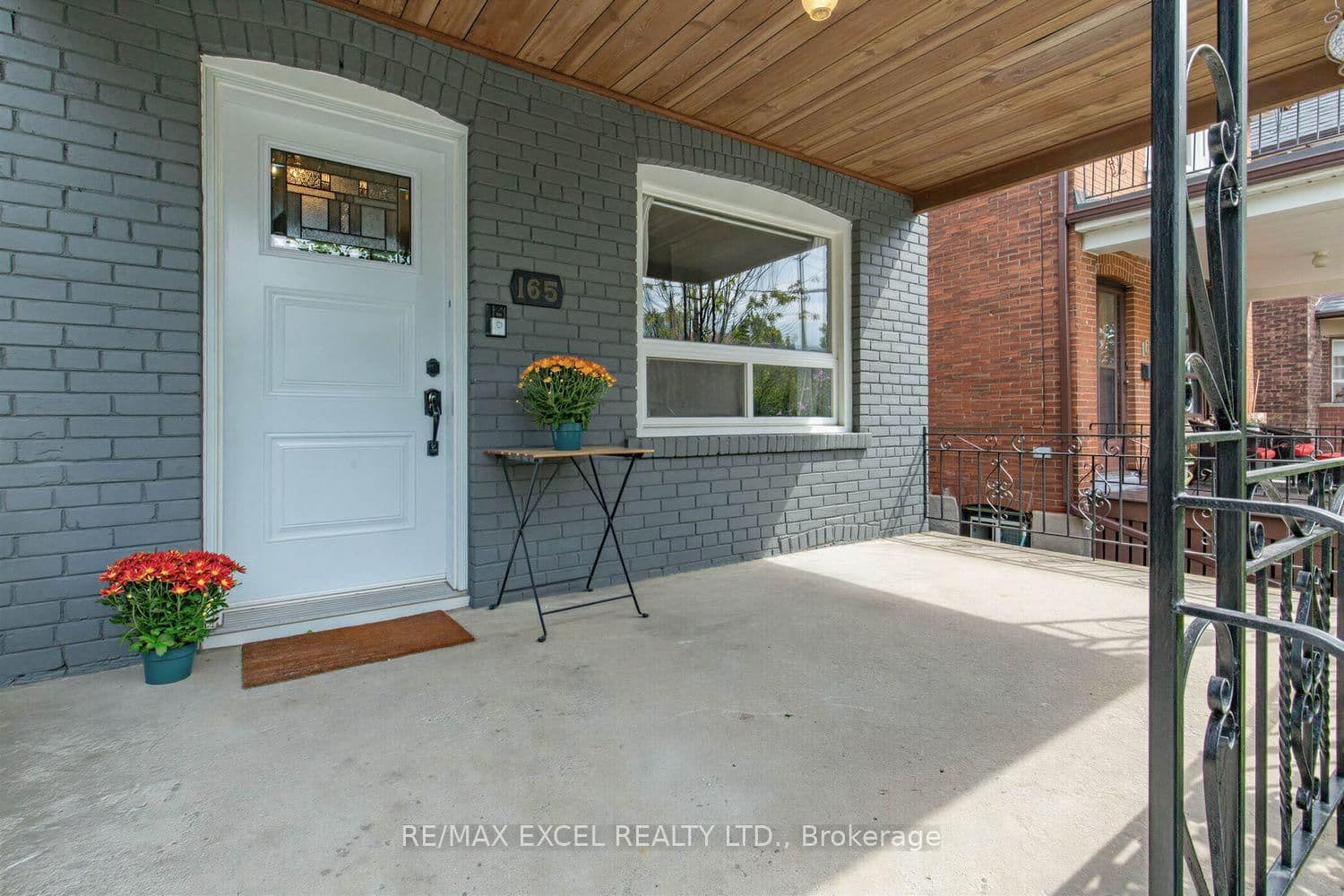 Winona Drive in Toronto · Wychwood — photo 3
