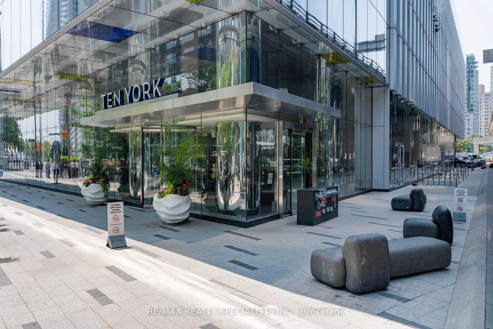 York Street in Toronto · Waterfront Communities C1 — photo 2