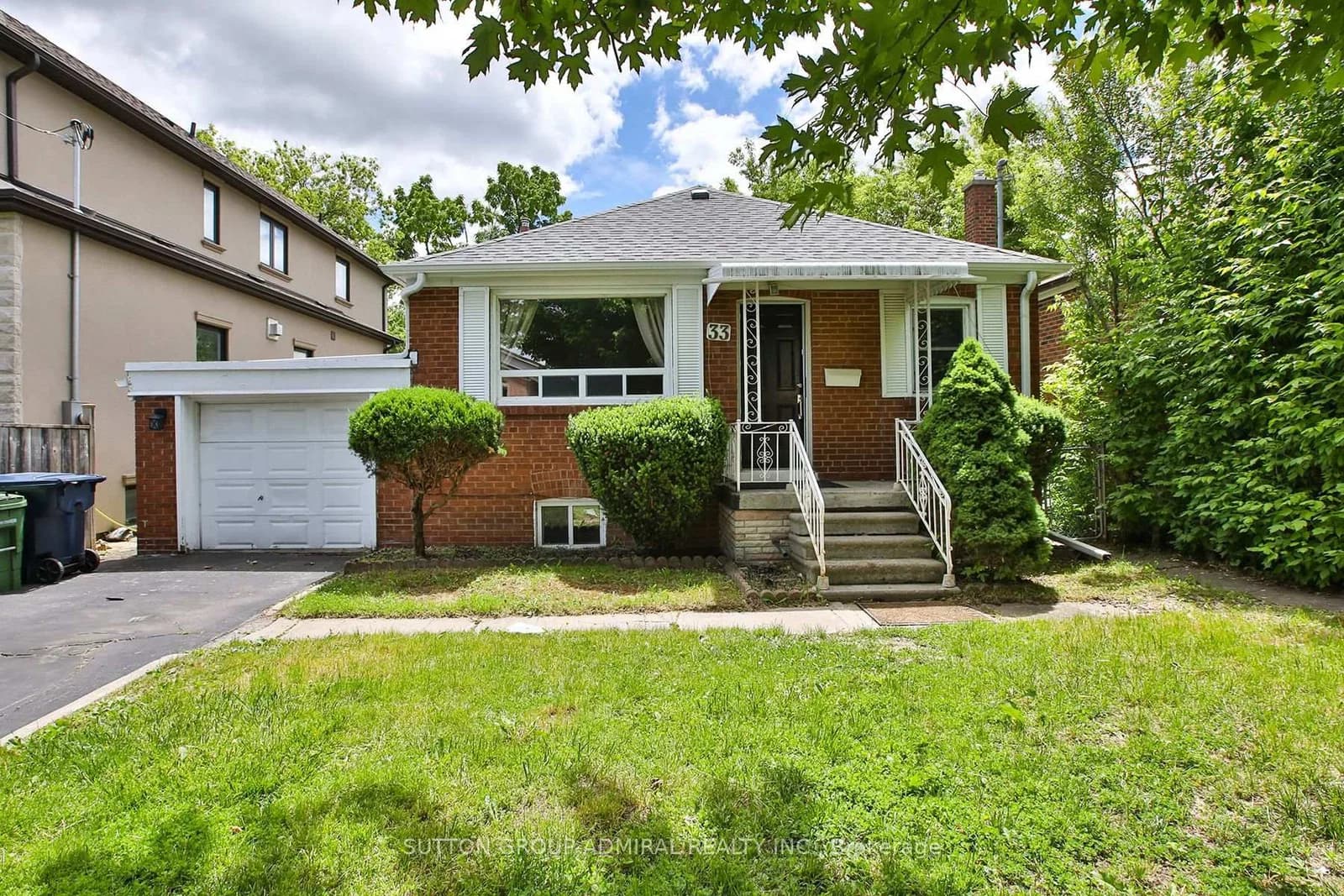 Photo of Regina Avenue in Toronto · Englemount-Lawrence