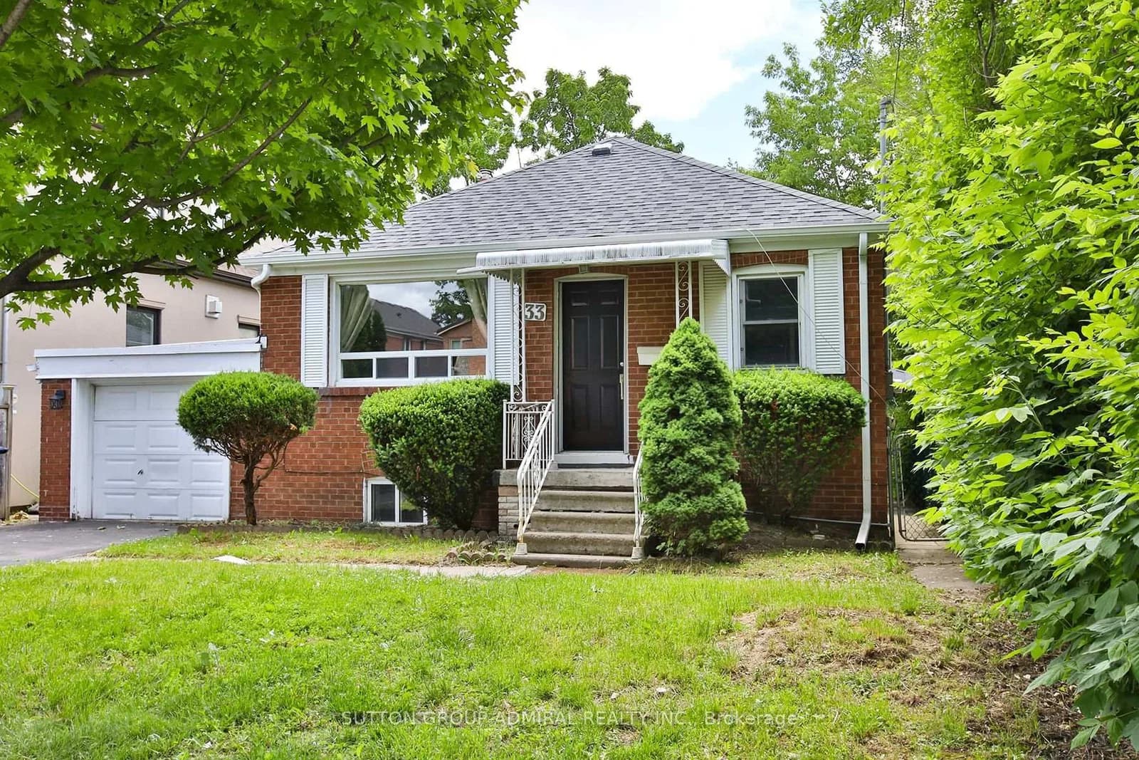 Regina Avenue in Toronto · Englemount-Lawrence — photo 2