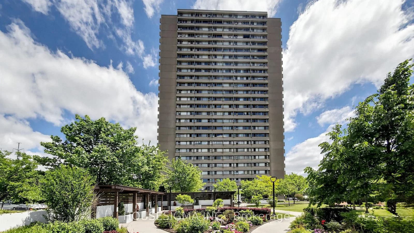 Photo of Don Mills Road in Toronto · Flemingdon Park