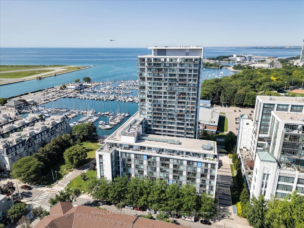 Photo of Stadium Road in Toronto · Waterfront Communities C1