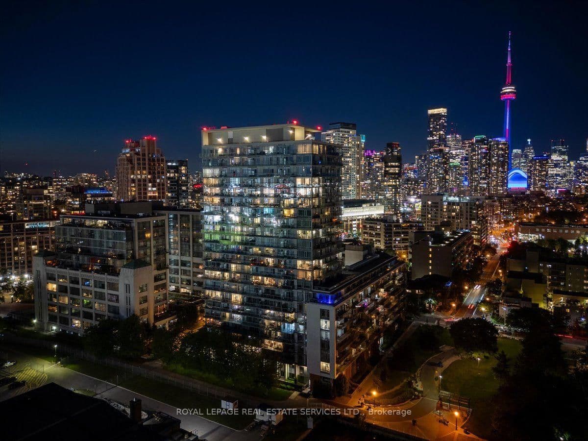 Stadium Road in Toronto · Waterfront Communities C1 — photo 2