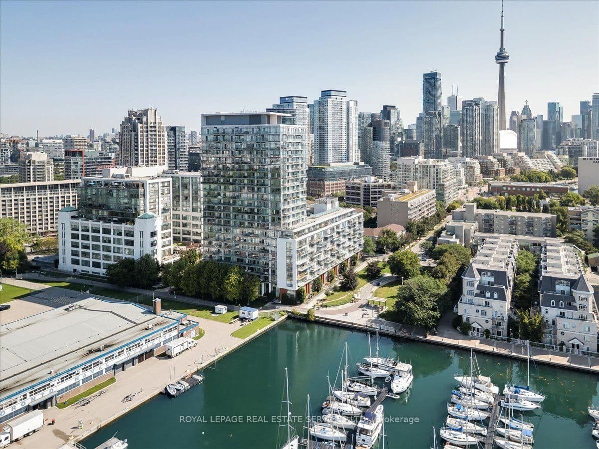 Stadium Road in Toronto · Waterfront Communities C1 — photo 3