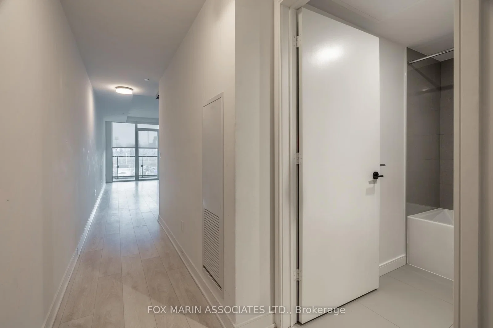 Rolling Mills Road in Toronto · Waterfront Communities C8 — photo 2