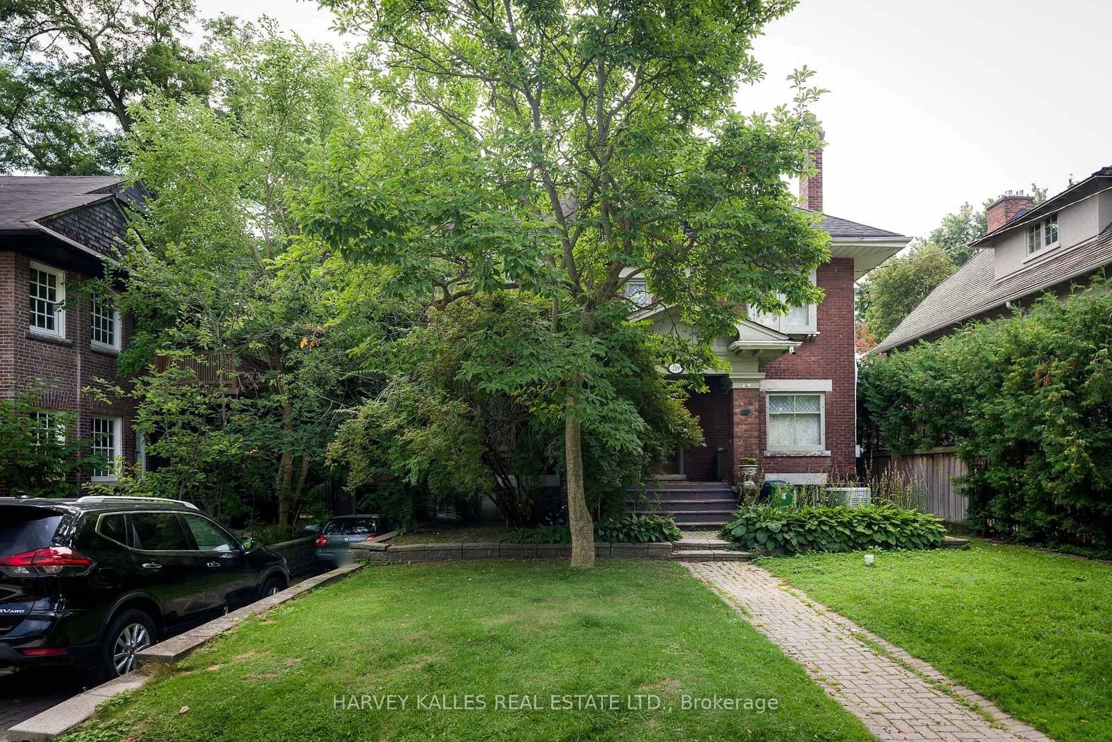 Balmoral Avenue in Toronto · Casa Loma — photo 2