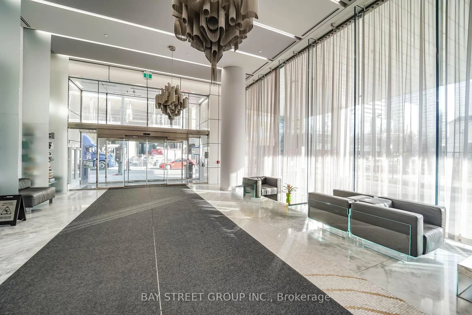 Soudan Avenue in Toronto · Mount Pleasant West — photo 3