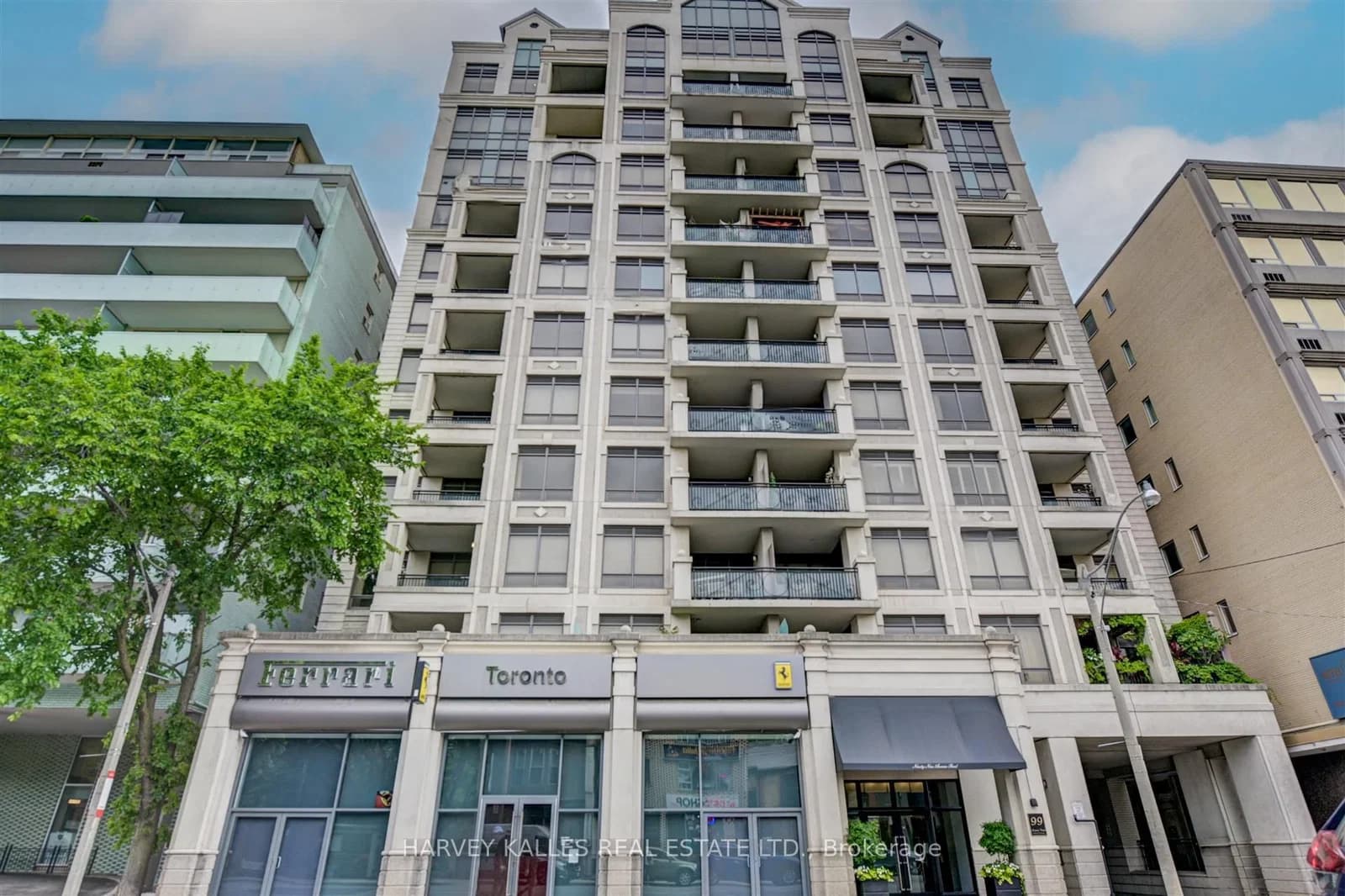 Photo of Avenue Road in Toronto · Annex