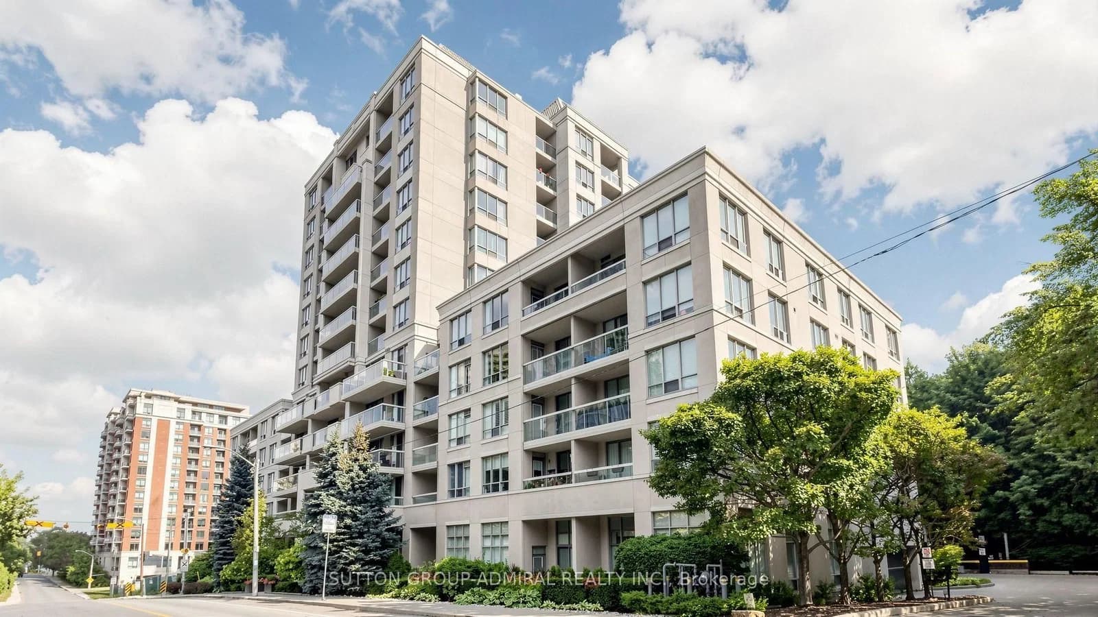 Photo of Merton Street in Toronto · Mount Pleasant West