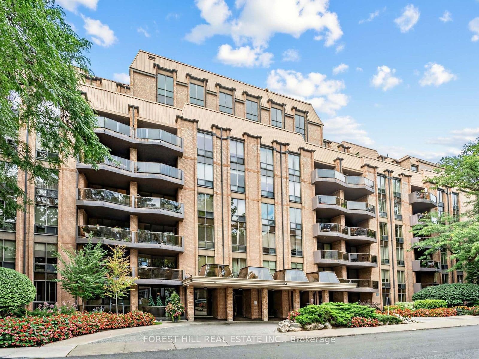 Photo of Lonsdale Road in Toronto · Forest Hill South