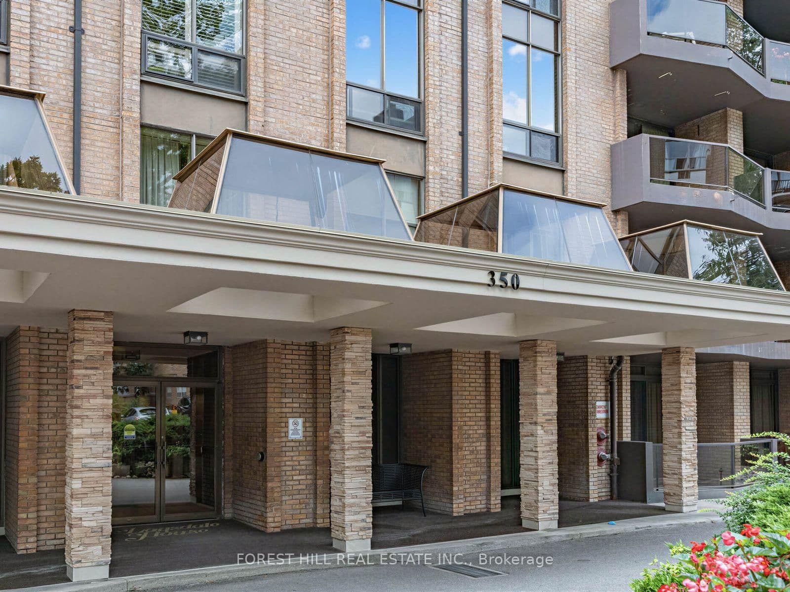 Lonsdale Road in Toronto · Forest Hill South — photo 3