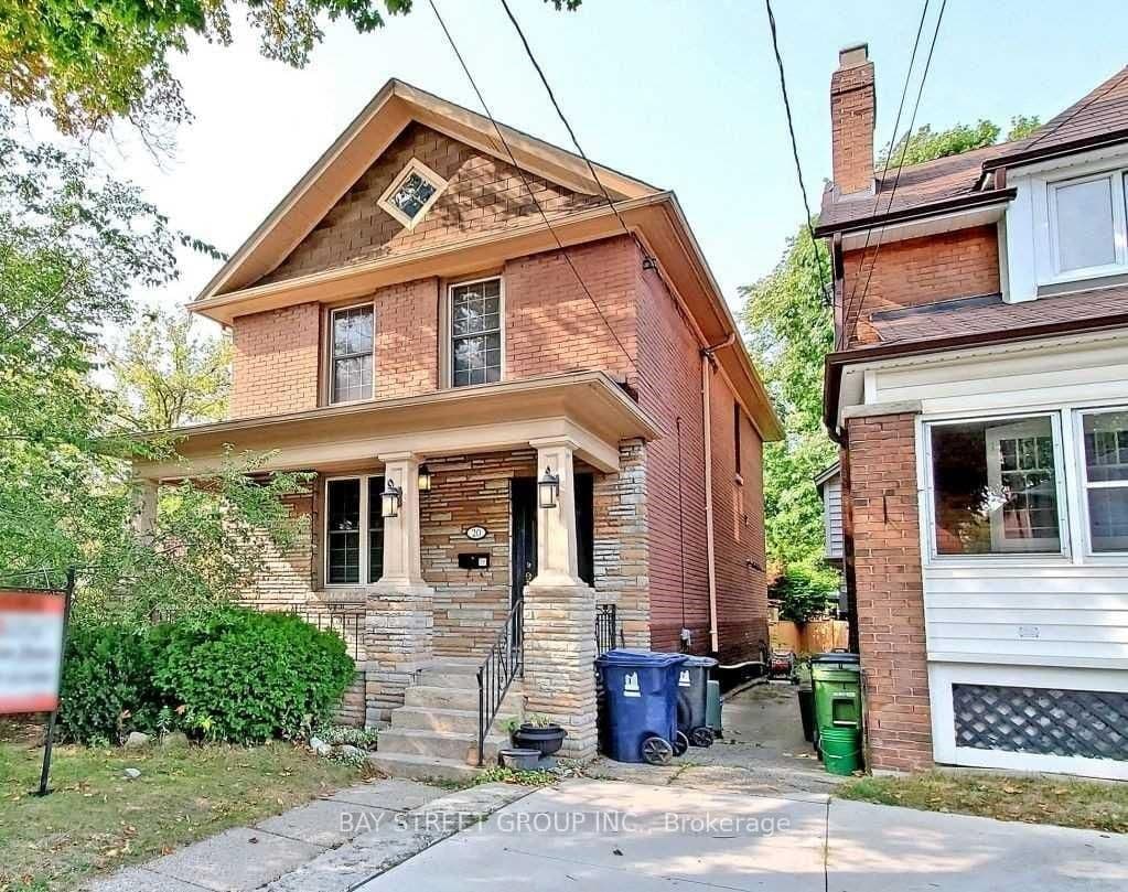 Photo of Bowood Avenue in Toronto · Lawrence Park North