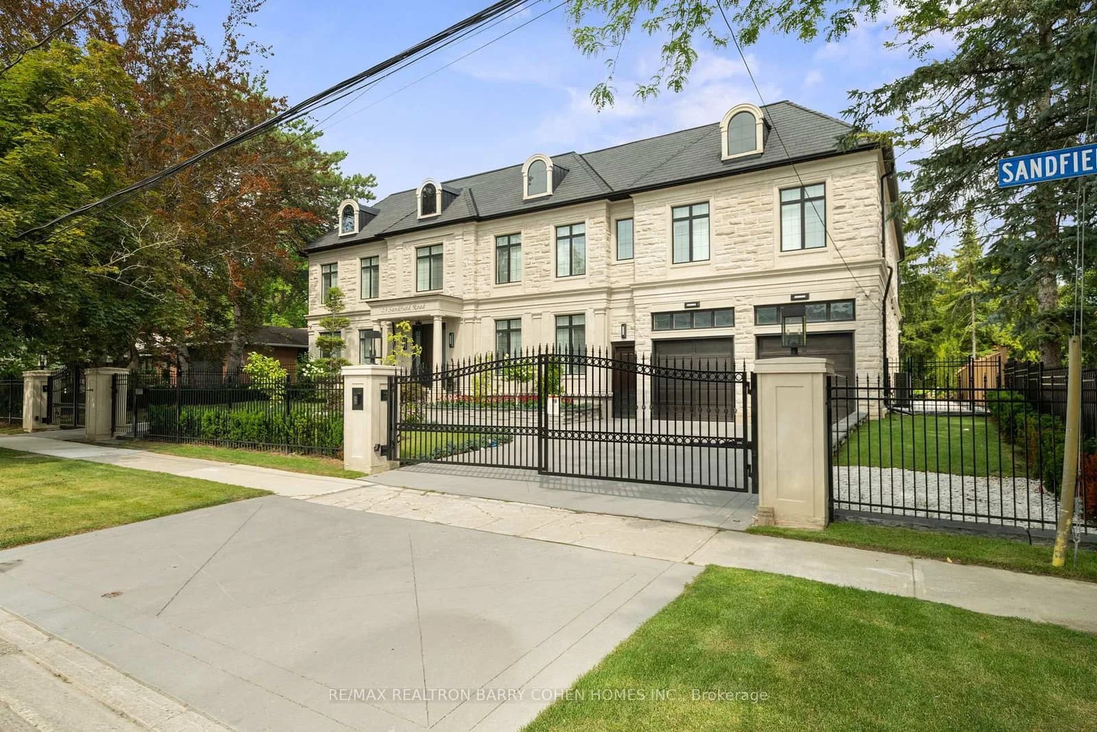 Sandfield Road in Toronto · Banbury-Don Mills — photo 2