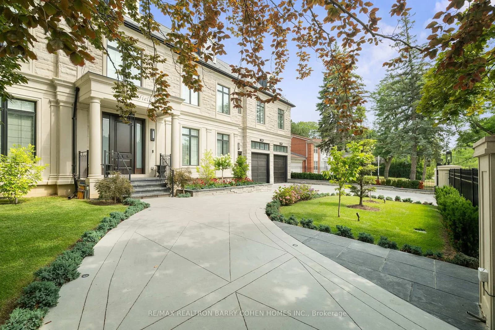 Sandfield Road in Toronto · Banbury-Don Mills — photo 3