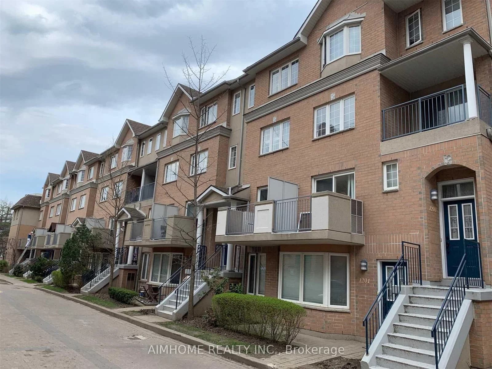 Photo of Sommerset Way in Toronto · Willowdale East