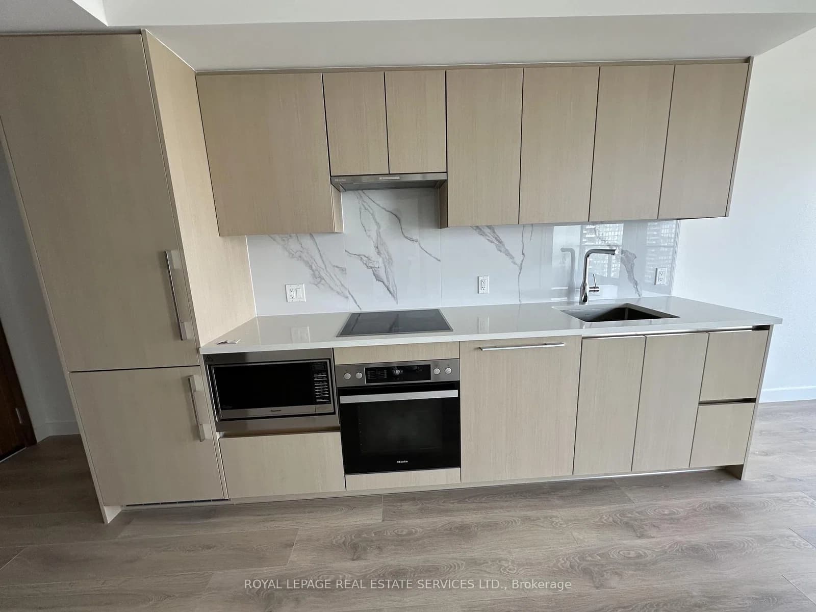 Concord Cityplace Way B in Toronto · Waterfront Communities C1 — photo 3