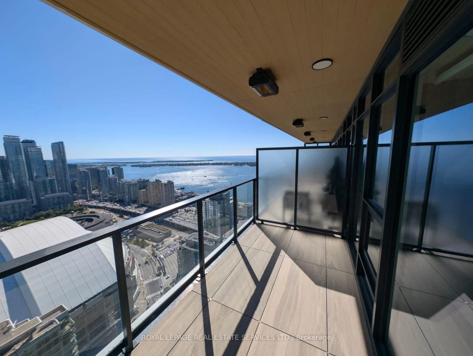 Concord Cityplace Way B in Toronto · Waterfront Communities C1 — photo 2