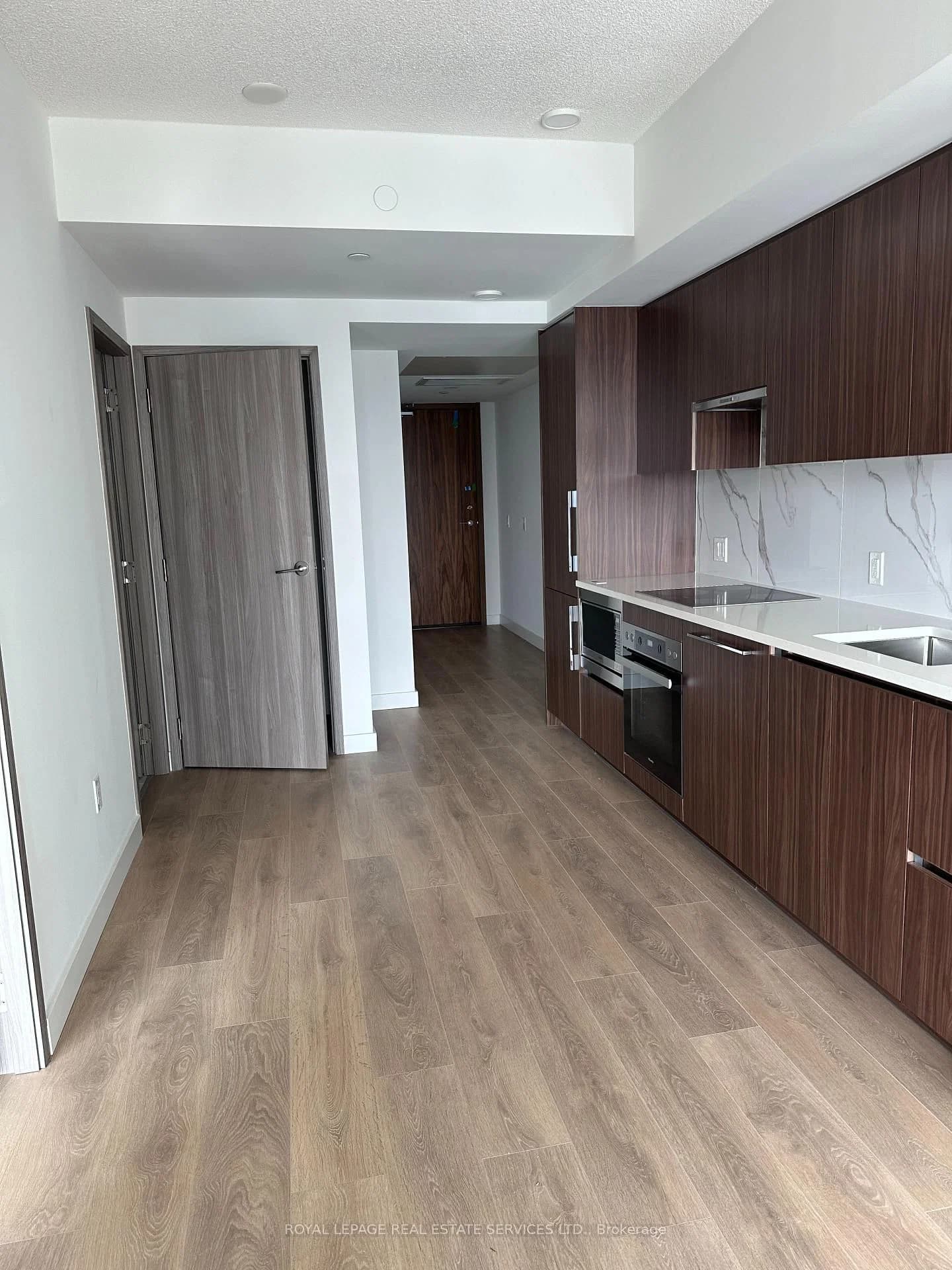 Concord Cityplace Way B in Toronto · Waterfront Communities C1 — photo 3