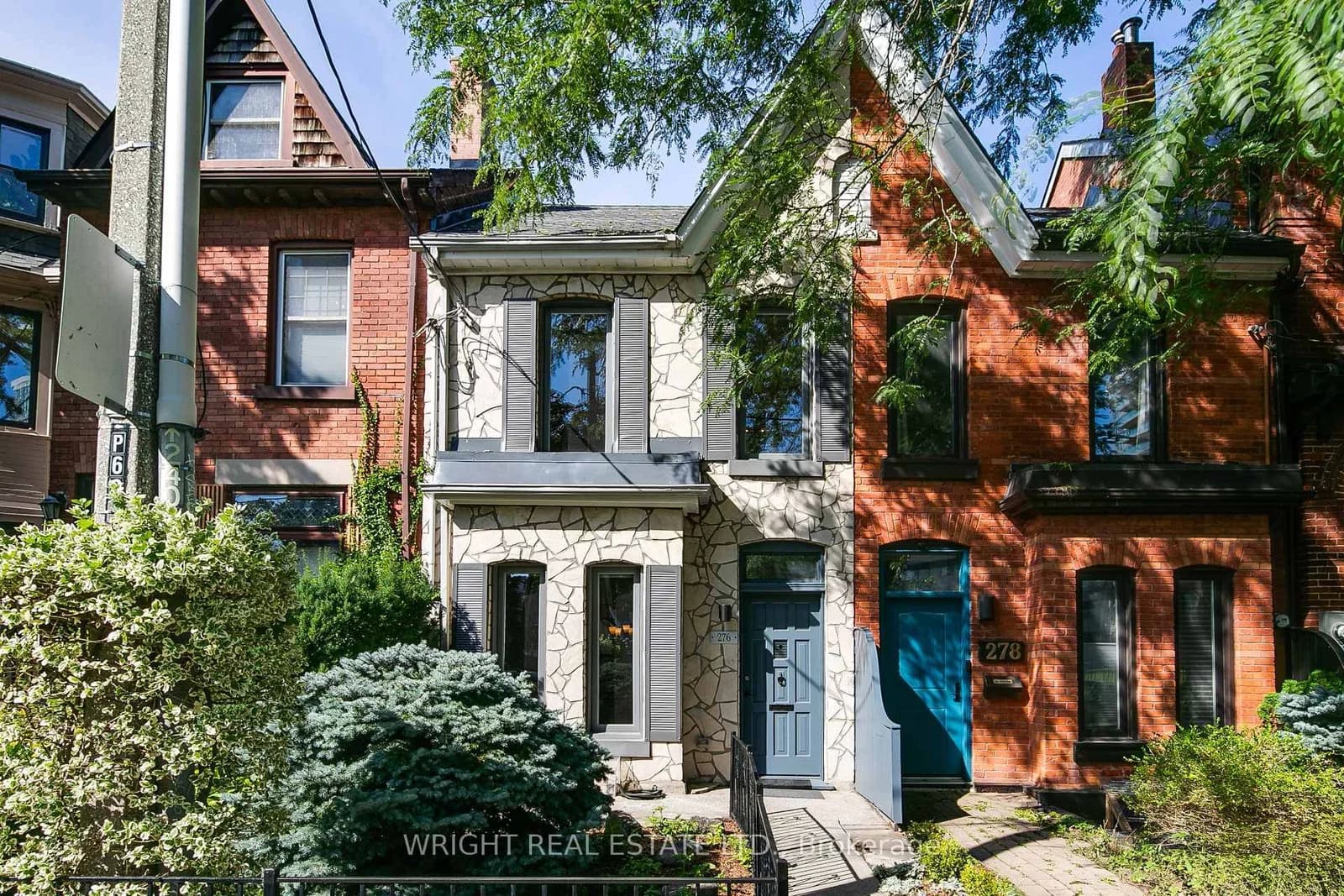 Photo of Robert Street in Toronto · University