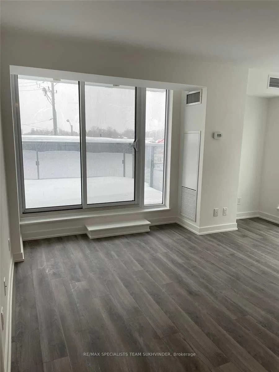 Varna Drive in Toronto · Englemount-Lawrence — photo 3