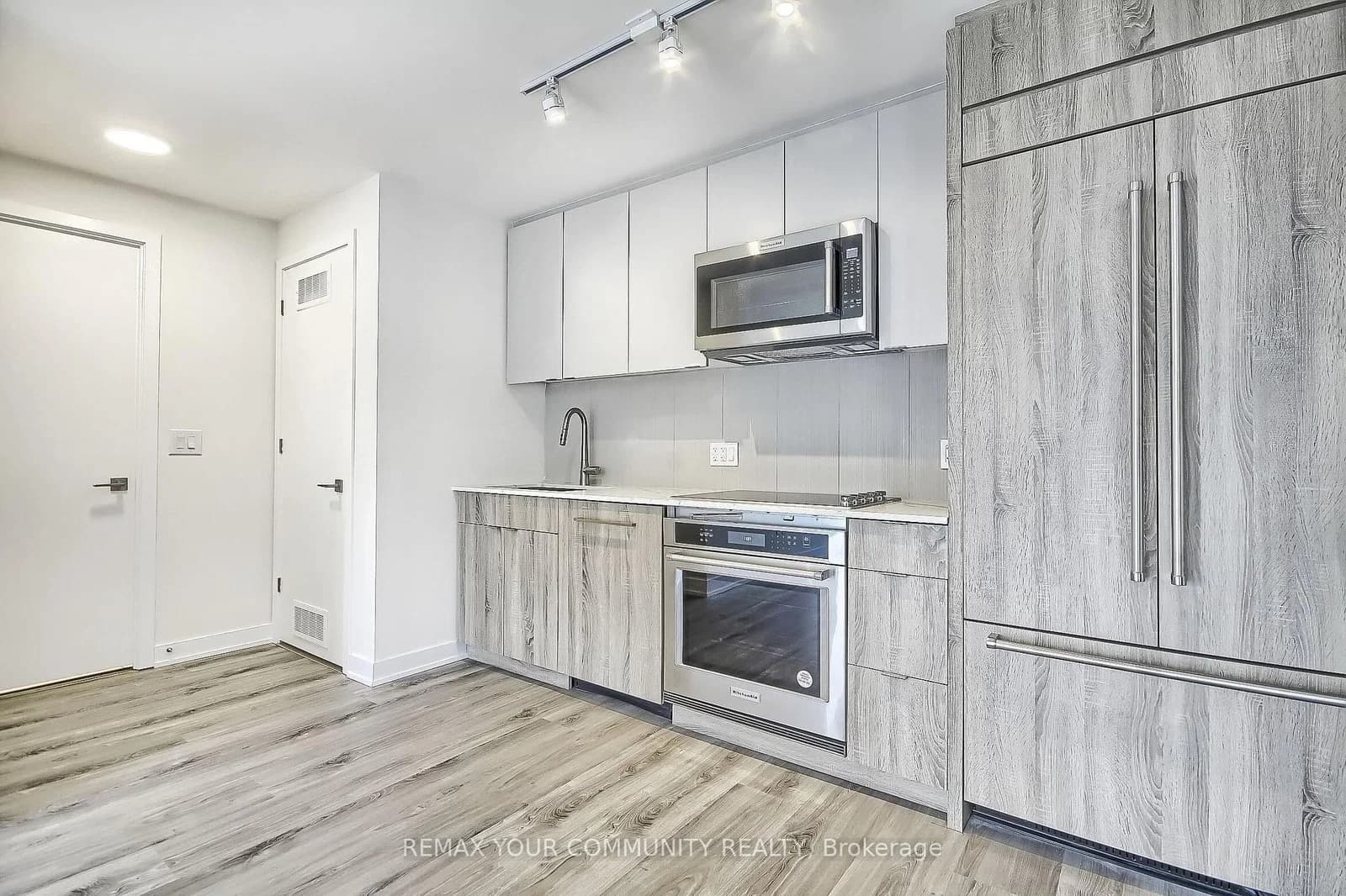 Photo of St Clair Avenue in Toronto · Oakwood Village