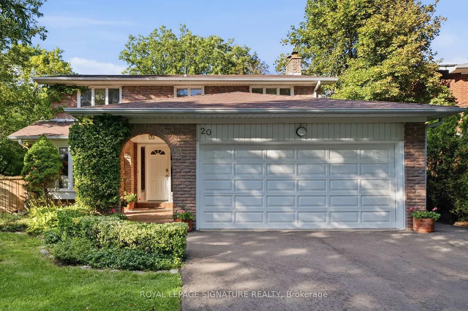 Photo of Wellesbourne Crescent in Toronto · Hillcrest Village