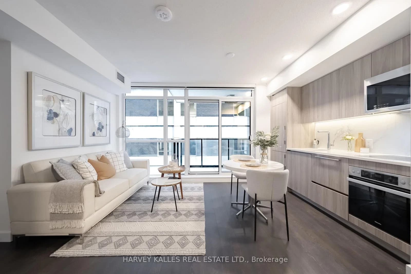 Photo of Widmer Street in Toronto · Waterfront Communities C1