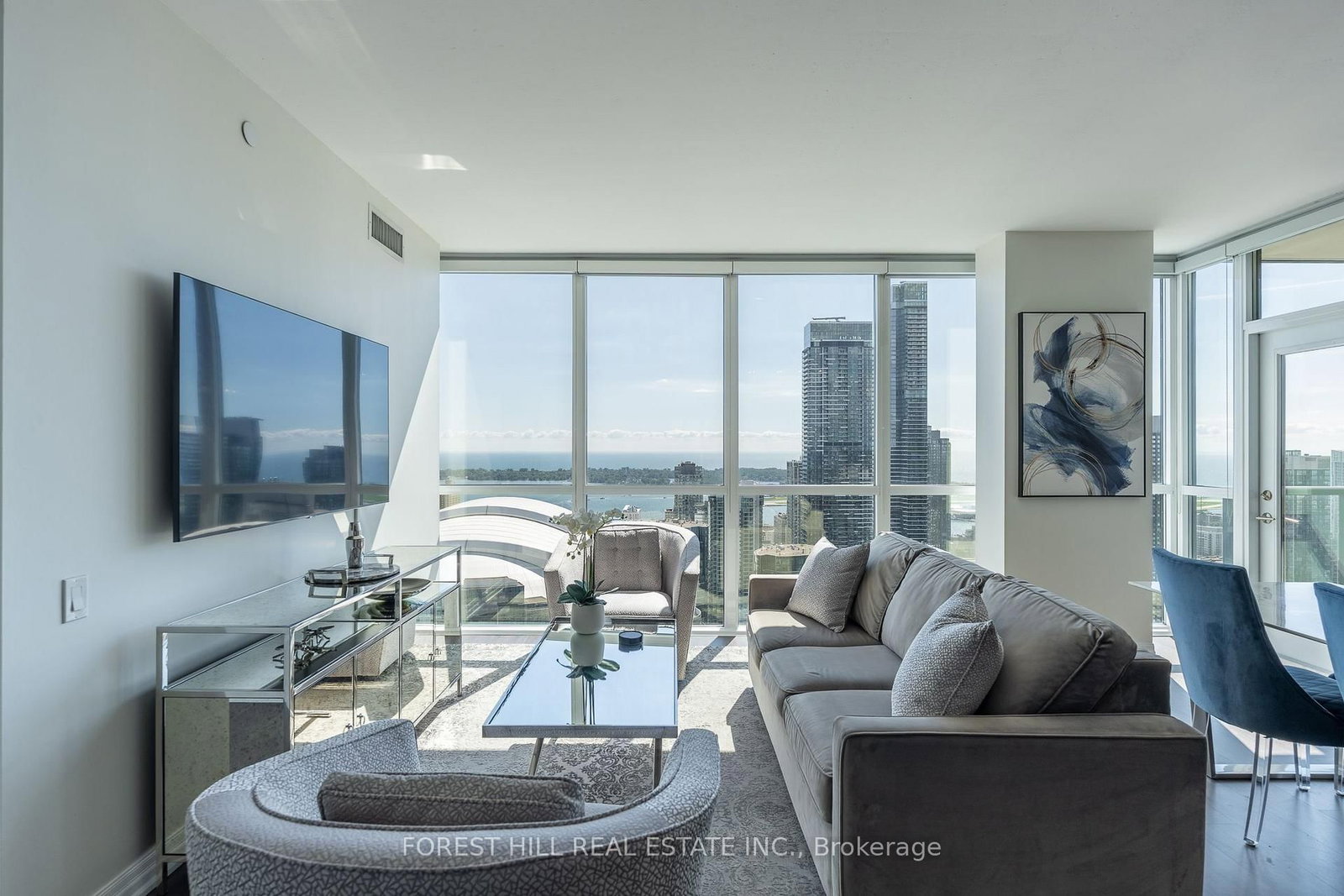 Blue Jays Way in Toronto · Waterfront Communities C1 — photo 2