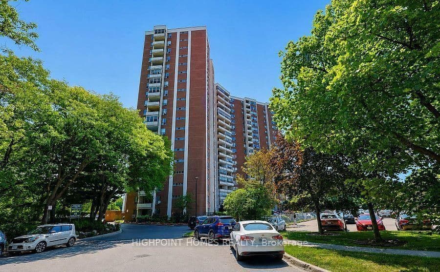 Pavane Linkway Way in Toronto · Flemingdon Park — photo 2