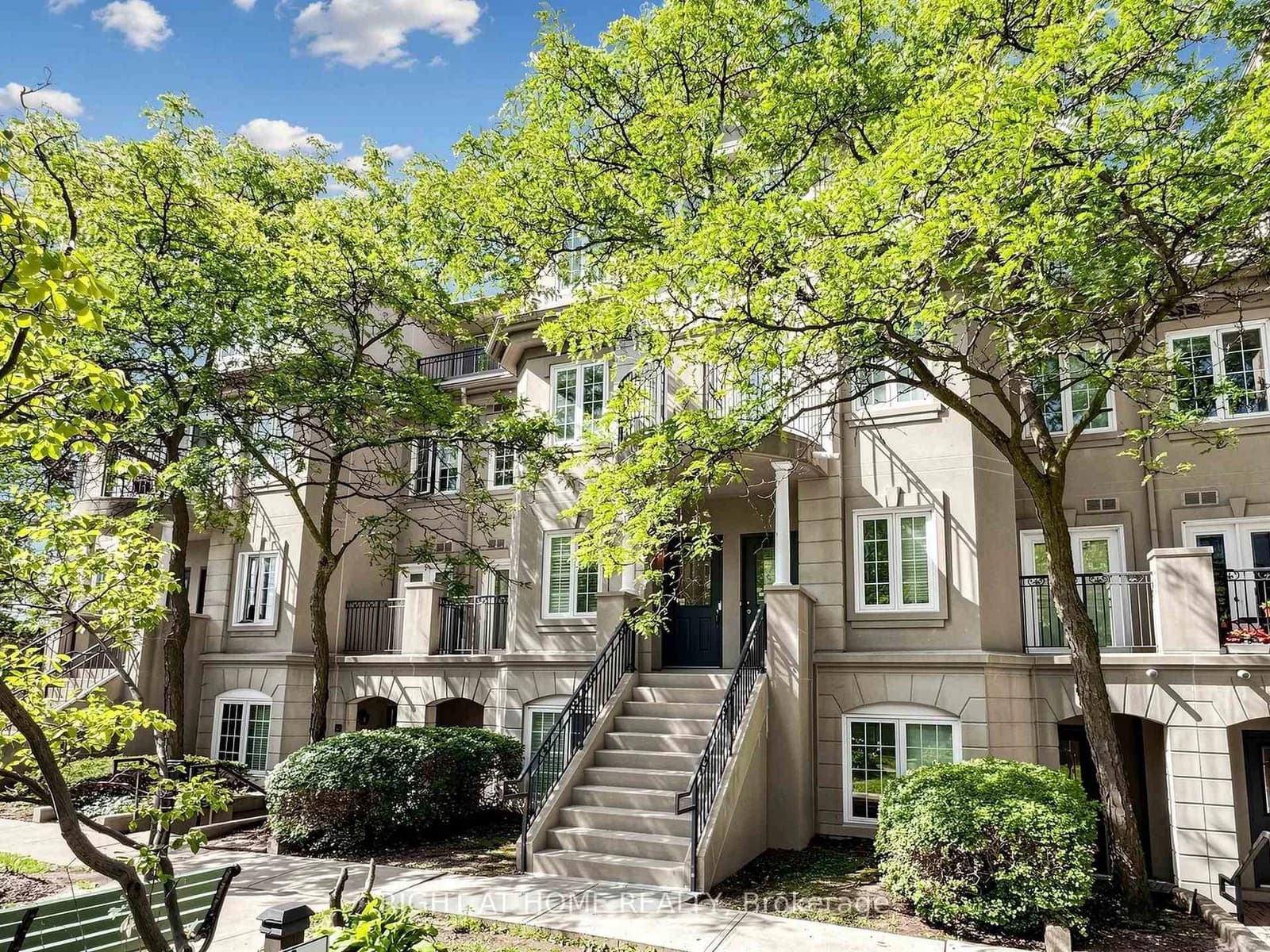 Finch Avenue in Toronto · Newtonbrook West — photo 2