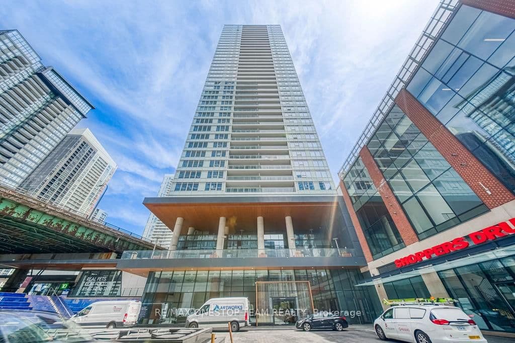 Bathurst Street in Toronto · Waterfront Communities C1 — photo 2