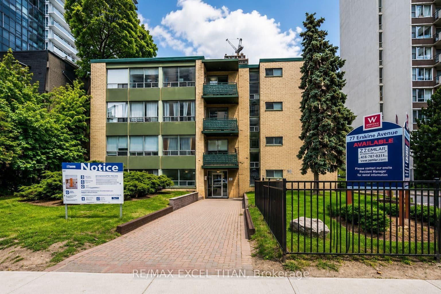 Photo of Erskine Avenue in Toronto · Mount Pleasant West