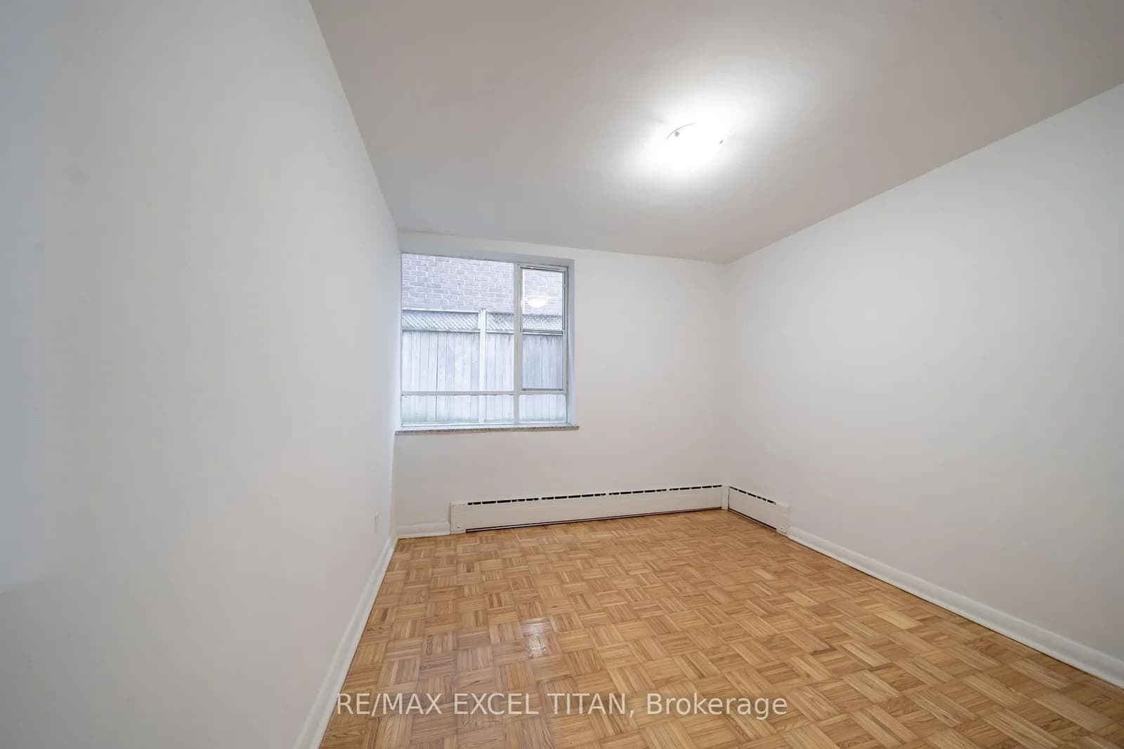 Erskine Avenue in Toronto · Mount Pleasant West — photo 3