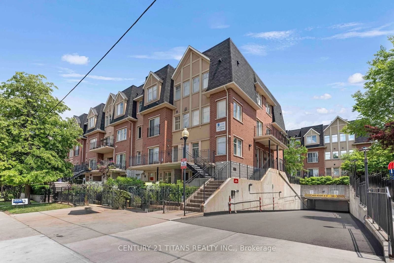 Eglinton Avenue in Toronto · Victoria Village — photo 2