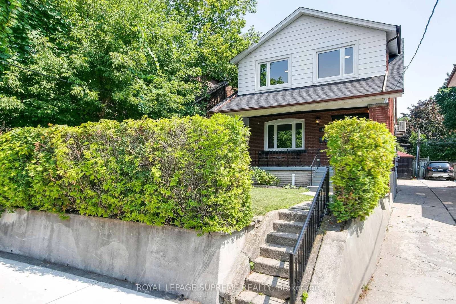 Winona Drive in Toronto · Oakwood Village — photo 2