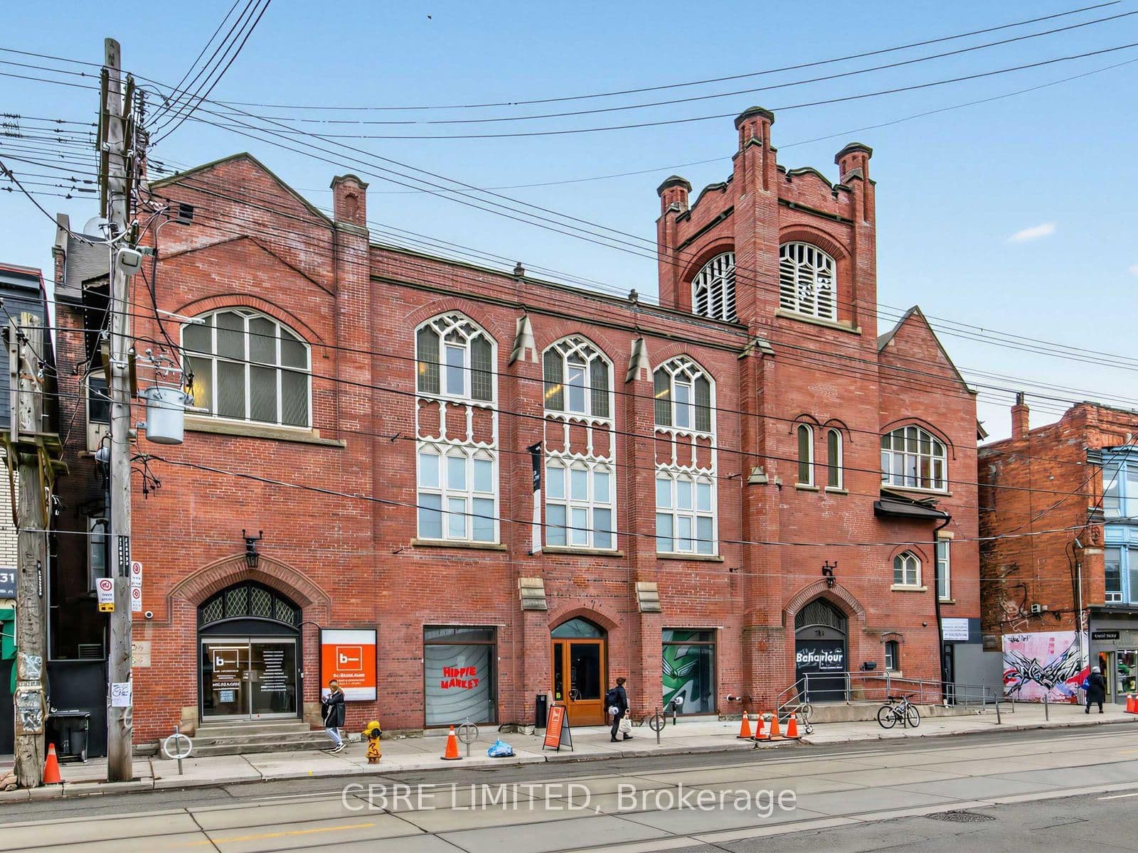 Photo of Queen Street in Toronto · Niagara