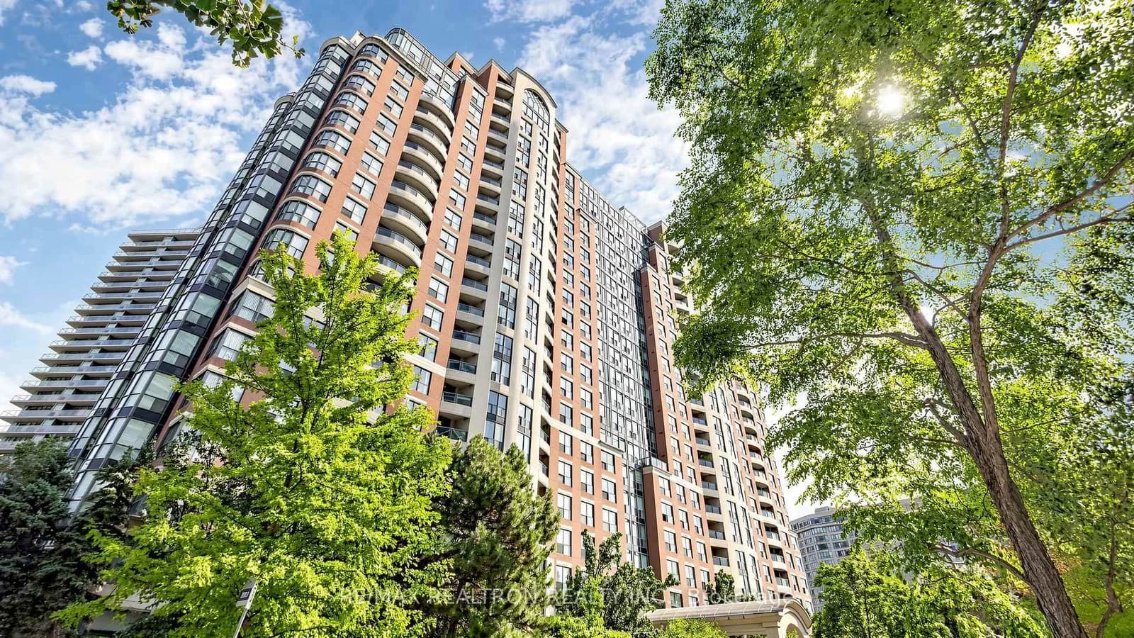 Lorraine Drive in Toronto · Willowdale West — photo 3