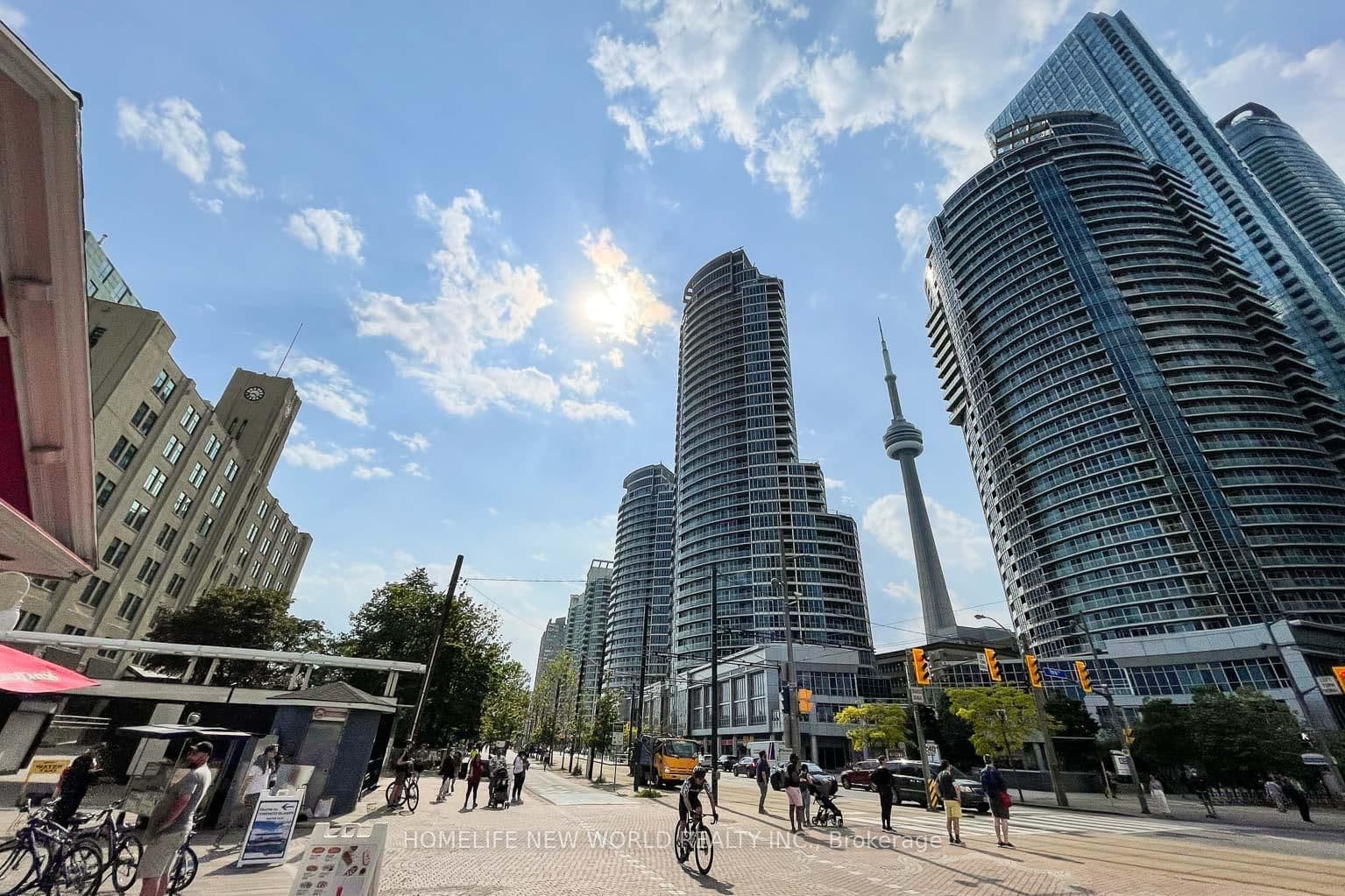 Photo of Harbour Square in Toronto · Waterfront Communities C1
