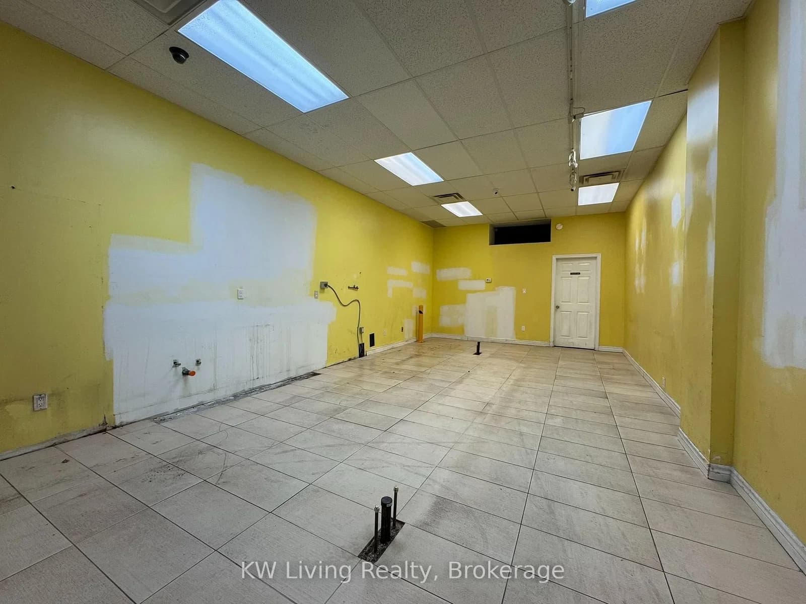 1/2 Bloor Street Main in Toronto · Annex — photo 2