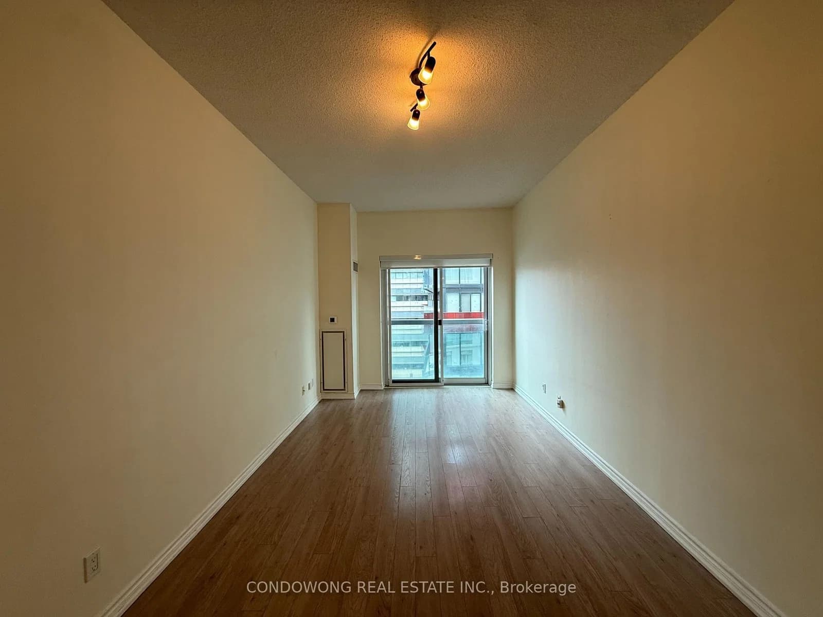 Simcoe Street in Toronto · Waterfront Communities C1 — photo 2