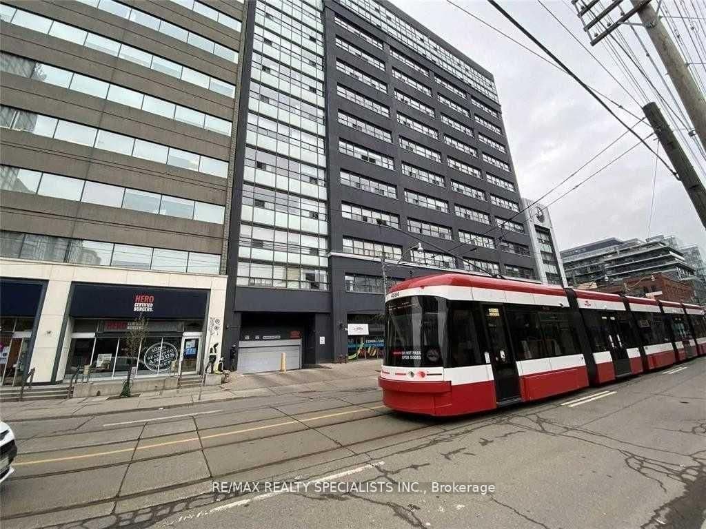 Photo of King Street in Toronto · Niagara