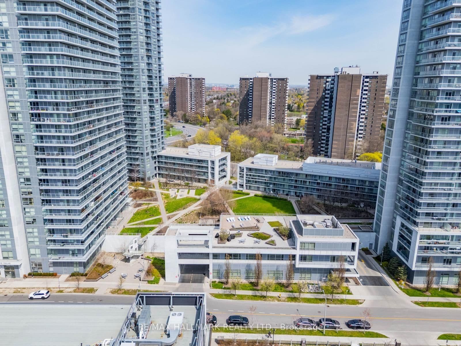 Sheppard Avenue in Toronto · Henry Farm — photo 2