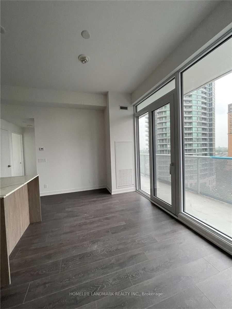 Holmes Avenue in Toronto · Willowdale East — photo 3