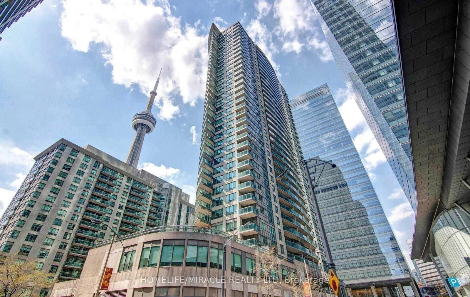 Photo of Grand Trunk Crescent in Toronto · Waterfront Communities C1