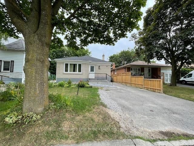 Photo of Madawaska Avenue F in Toronto · Newtonbrook East