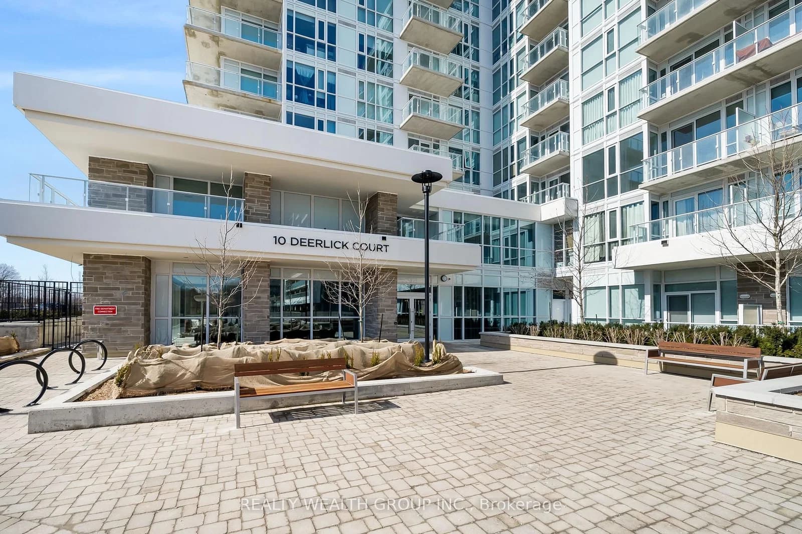 Deerlick Court in Toronto · Parkwoods-Donalda — photo 2