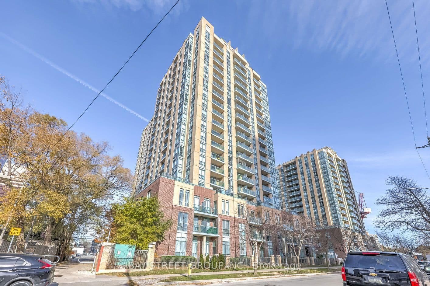 Olive Avenue in Toronto · Willowdale East — photo 2