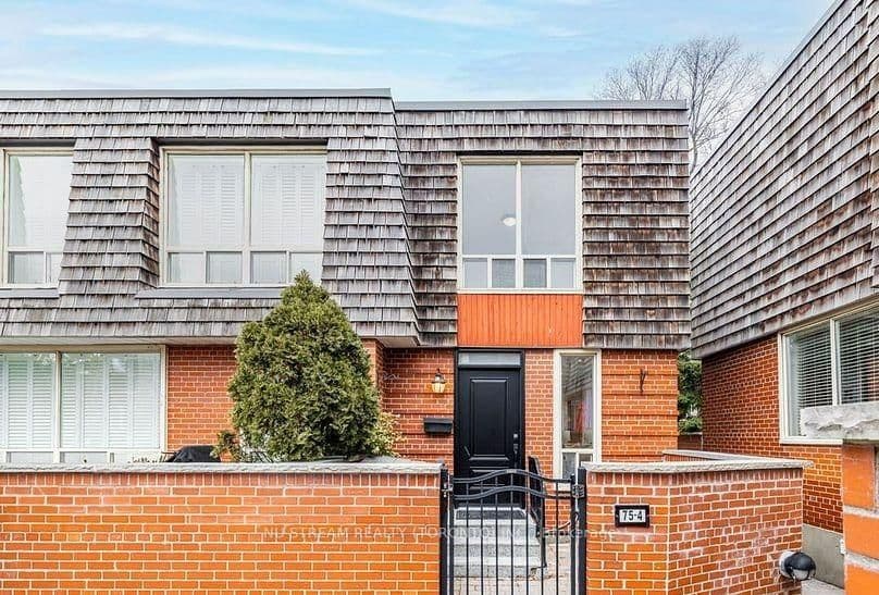 Photo of 4- 75 Upper Canada Drive in Toronto · St. Andrew-Windfields