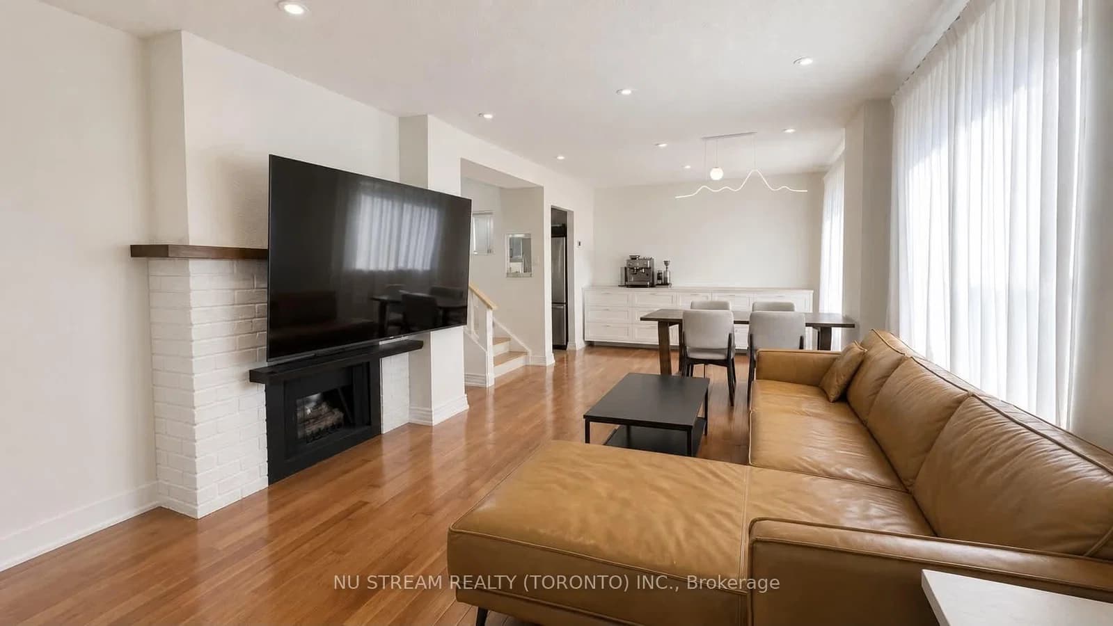 4- 75 Upper Canada Drive in Toronto · St. Andrew-Windfields — photo 2
