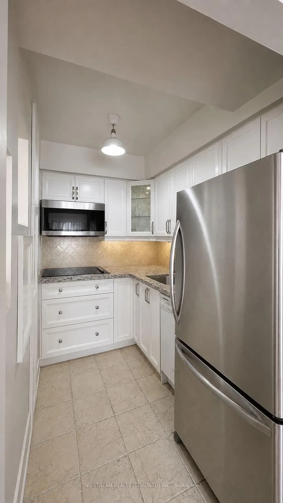 4- 75 Upper Canada Drive in Toronto · St. Andrew-Windfields — photo 3